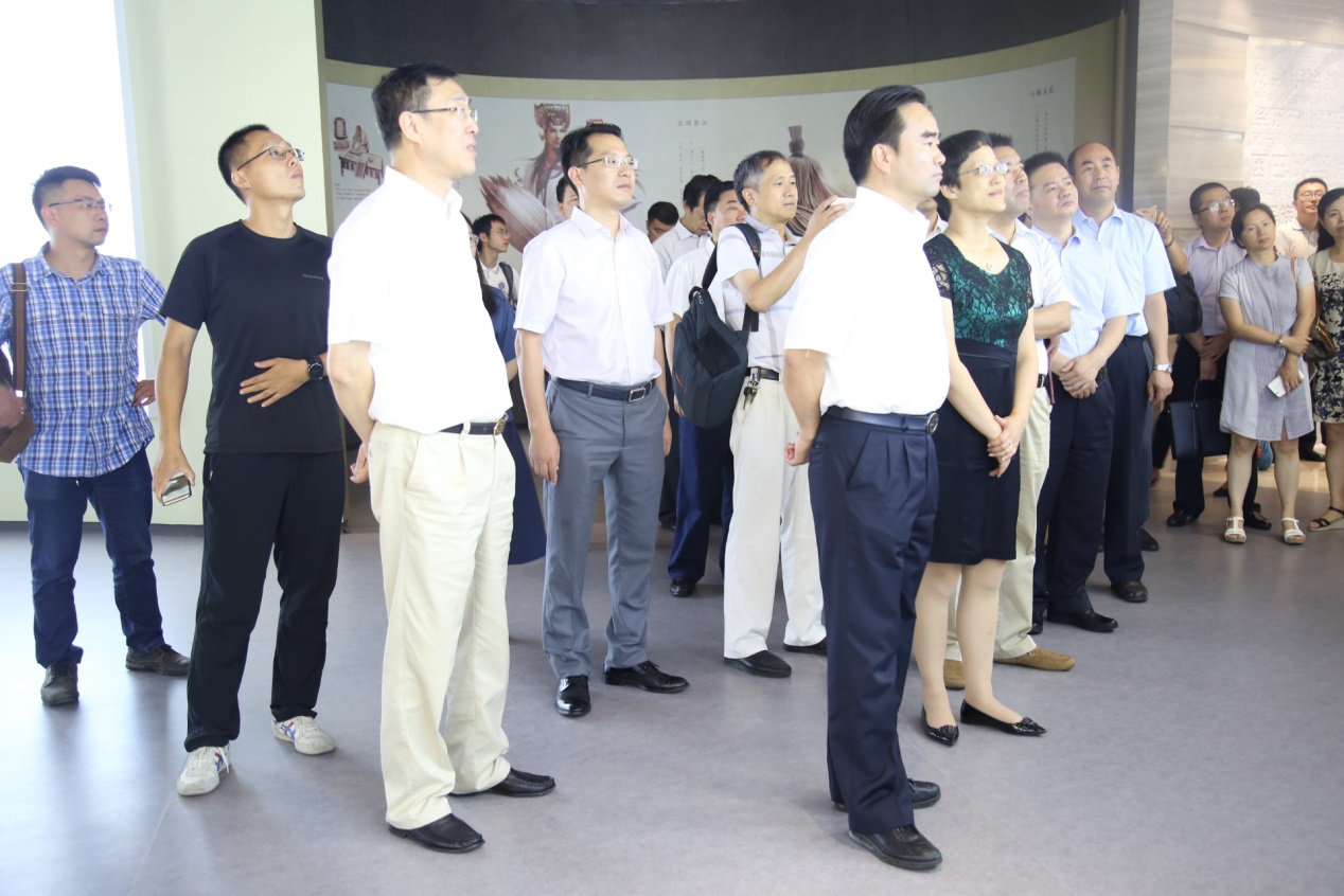 上海市食药监局参观考察尊龙凯时人生就是博食品创意园