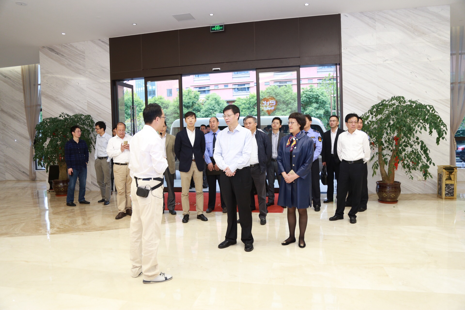 “尊龙凯时人生就是博馒头，这个企业做得很好！”--上海市许昆林副市长莅临尊龙凯时人生就是博考察指导